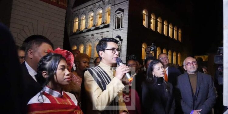 PATRIMOINE – « Personne ne nous enlèvera notre identité malgache », martèle Andry Rajoelina lors de l&rsquo;inauguration du Colisée d&rsquo;Anatirova