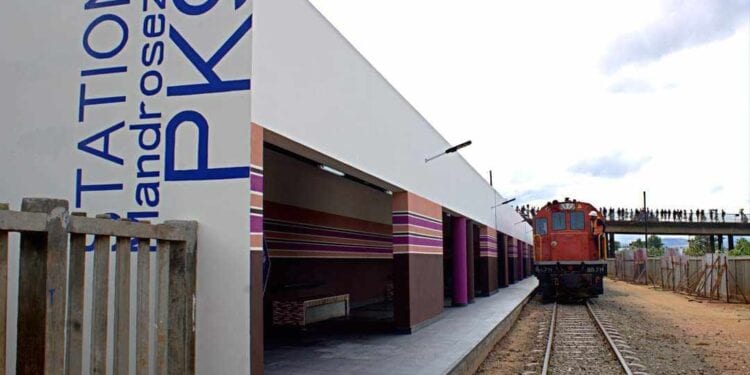 TRANSPORT – L&rsquo;État va procéder à l&rsquo;électrification des huit gares traversées par le train urbain entre Soarano et Amoronakona