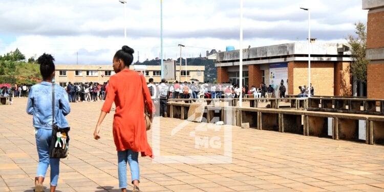 ENSEIGNEMENT SUPÉRIEUR – Le Seces Antananarivo renforce son mouvement avec une manifestation non-violente sur le campus universitaire jeudi