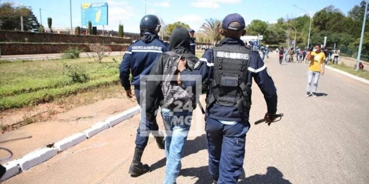 Manifestation à Ankatso – Au moins trois manifestants arrêtés et deux éléments des forces de l’ordre blessés