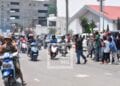 Des manifestants venus du camp des 11 candidats et de celui d’Andry Rajoelina face-à-face dans les rues d’Antananarivo