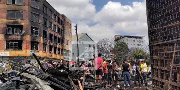 Plus de 200 échoppes en bois et de nombreux box de l&rsquo;immeuble Tsena Maitso à Behoririka partis en fumée