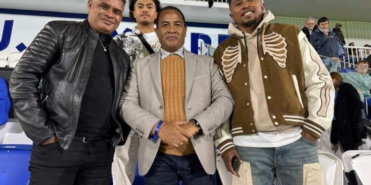 FOOTBALL – Alfred Randriamanampisoa et Romual Rakotondrabe supervisent Rayan Raveloson