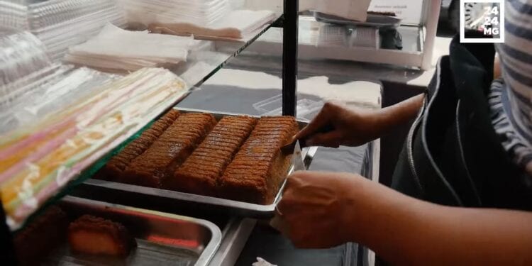 PATISSERIE – Le « gâteau mangahazo », la spécialité à base de manioc de Maminirina Judith Razanajatovo
