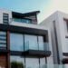 ARCHITECTURE – La modernité avec le style cubique aux grandes ouvertures