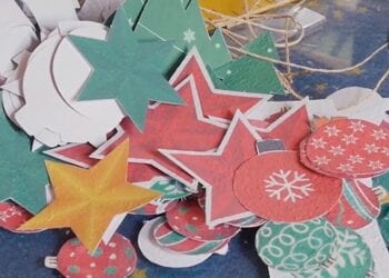 RECYCLAGE – Vos déchets de papier se transforment aussi en décorations de Noël chez Gasy Paper Point