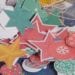 RECYCLAGE – Vos déchets de papier se transforment aussi en décorations de Noël chez Gasy Paper Point
