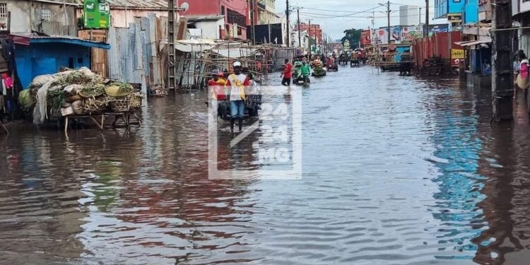 ASSAINISSEMENT – Les canaux d&rsquo;évacuation d&rsquo;eaux usés d&rsquo;Andravoahangy à assainir d&rsquo;urgence pour en finir avec les inondations à répétition dans ce quartier