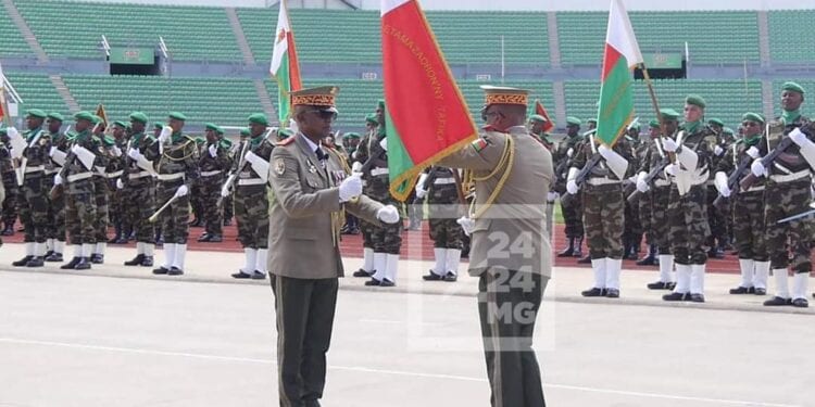 Le général Manantsoa Rakotoarivelo Deramasinjaka prend le commandement de l&rsquo;État-major de l’armée