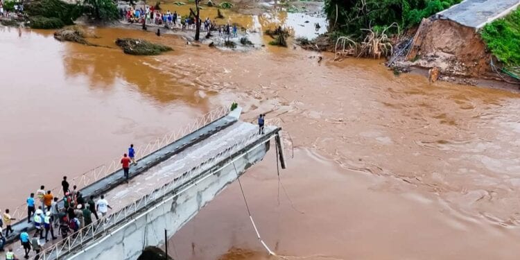 Andry Rajoelina à Ambilobe pour constater les dégâts laissés par le passage de Gamane