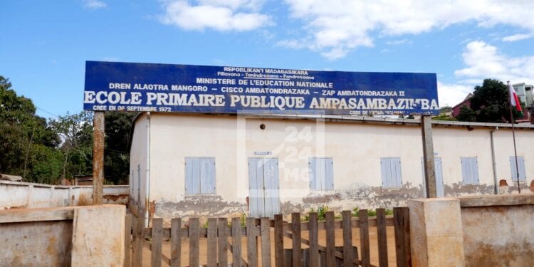 EDUCATION – 12 000 tables bancs et 659 000 blouses scolaires à distribuer auprès des écoles
