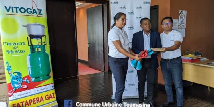 SOLIDARITE – Vitogaz Madagascar apporte sa contribution à l’assainissement de la Commune urbaine de Toamasina