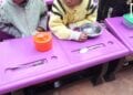 EDUCATION – Des tables bancs en plastique semi-recyclé pour les élèves d’Ambohitrimanjaka
