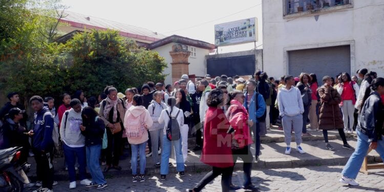 BACCALAURÉAT – Le début des épreuves se déroule dans le calme et dans la sérénité selon le ministre intérimaire Fidiniavo Ravokatra