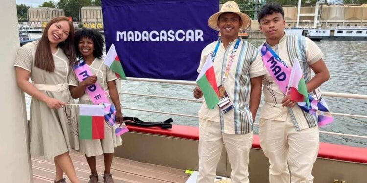 PARIS 2024 – Sept délégués malgaches à la parade de la cérémonie d&rsquo;ouverture des Jeux Olympiques