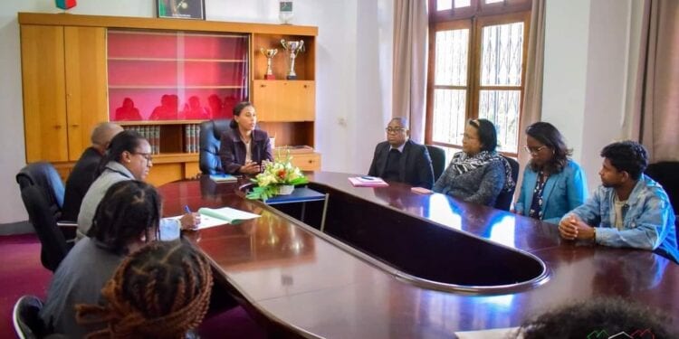 ENSEIGNEMENT SUPÉRIEUR – La ministre Loulla Chaminah promet de faire de son mieux pour résoudre au plus vite les problèmes des Cités universitaires