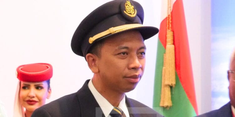 TRANSPORT AERIEN – Un pilote malgache dans le cockpit lors du premier vol d’Emirates vers Antananarivo