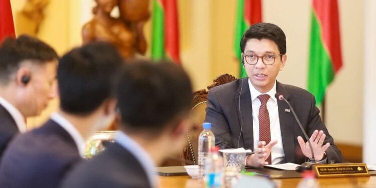 ENERGIE – Andry Rajoelina mise sur la société chinoise Sany pour développer une usine de fabrication de panneaux solaires
