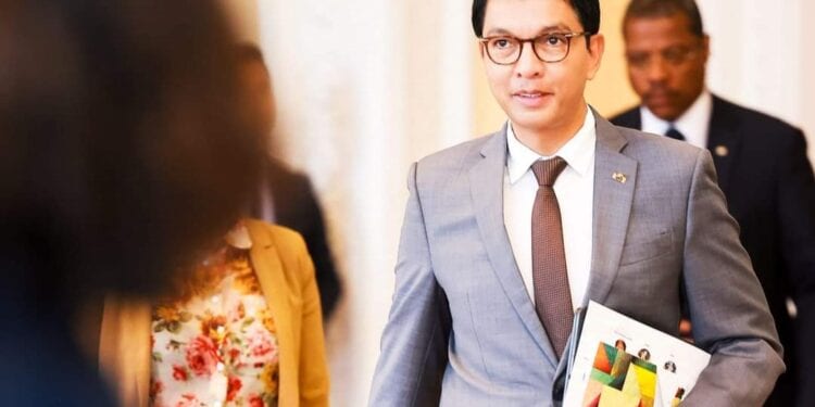 ENERGIE – Andry Rajoelina préconise l’accélération de la mise en place des centrales solaires