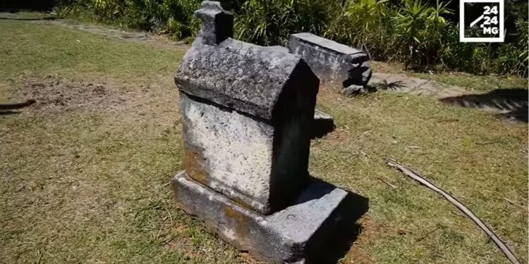 PATRIMOINE – Au cœur du cimetière des pirates à Sainte-Marie