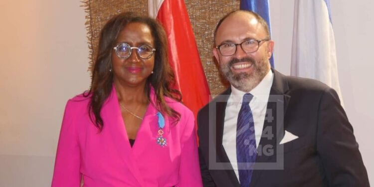 DISTINCTION – Noro Andriamamonjiarison reçoit l’ordre national du mérite de la République Française