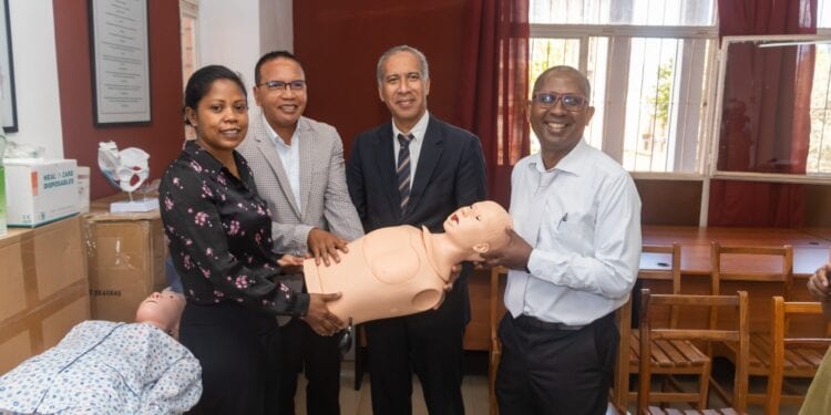 UNIVERSITE D’ANTANANARIVO – Des matériels pour renforcer la formation des étudiants de la mention Sciences paramédicales de la Faculté de médecine