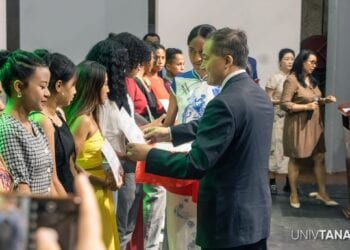 LANGUE CHINOISE – L’ambassade de chine récompense des centaines d’étudiants et enseignant de l’institut confucius de Madagascar