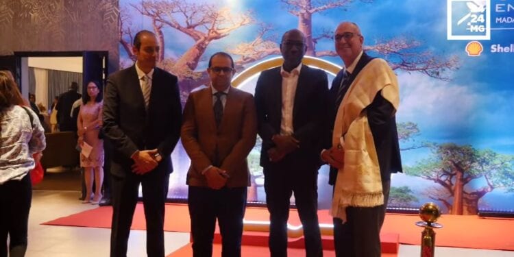 Mondher Bouhouche passe le flambeau à Adel Saadallah, nouveau Directeur Général de Vivo Energy Madagascar