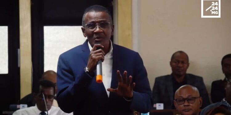 PARLEMENT – Quand les députés réclament la parole devant des ministres à Tsimbazaza