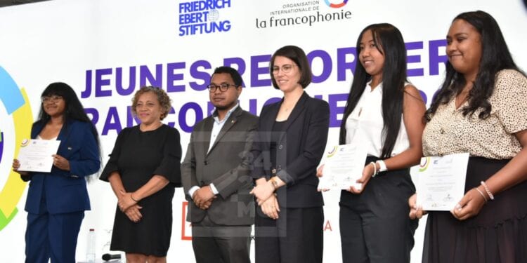 MEDIAS – 58 jeunes reporters francophones reçoivent leur certificat de fin de stage et de formation en journalisme