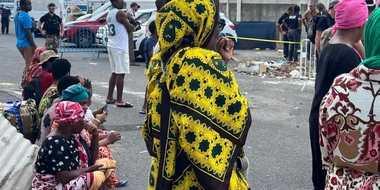 APRES LE CYCLONE – 436 habitants de Mayotte en “situation régulière” rejoignent les Comores après les intempéries, selon la presse comorienne