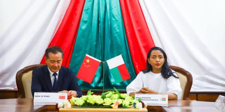 COOPERATION – Un don 200 millions de yuans de la Chine pour soutenir les projets de développement socio-économiques de Madagascar