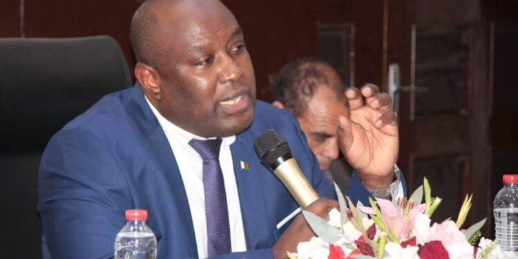 FOOTBALL – Le ministre des Sports promet le nom du nouveau sélectionneur des Barea avant la fin de ce mois