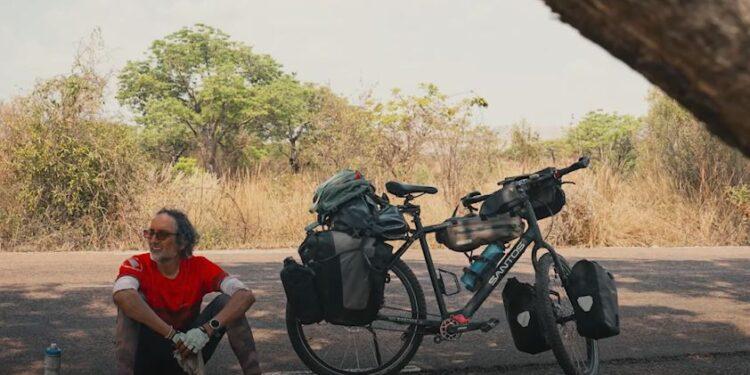 VOYAGE – Kamran Ali, le cycliste du bout du monde au grand coeur