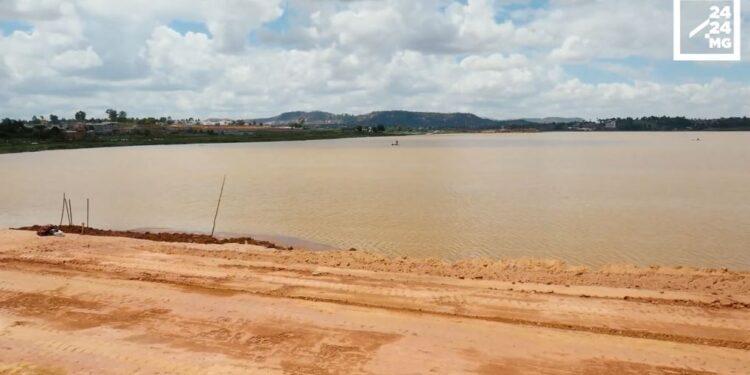 PROJET DE PARC URBAIN – Au commencement du Lac Iarivo, l’élargissement de la route Tsarasaotra-Ivato