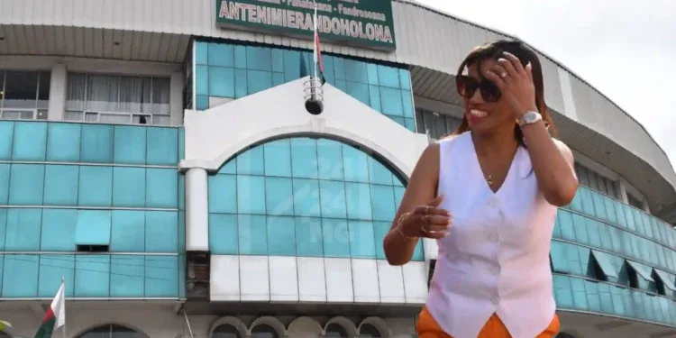 PARLEMENT – L’ancienne ministre Lalatiana Rakotondrazafy nommée sénatrice