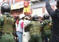 ANTANANARIVO – Des marchands de rue dans la rue pour une manifestation de contestation