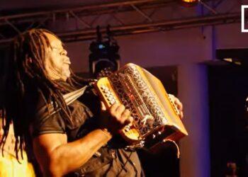 MUSIQUE – Dix questions à Rossy, chanteur et musicien