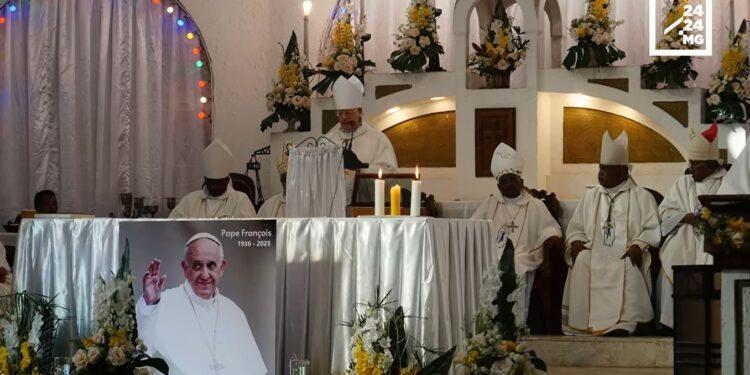 ÉGLISE CATHOLIQUE – Les fidèles malgaches rendent hommage au Pape François