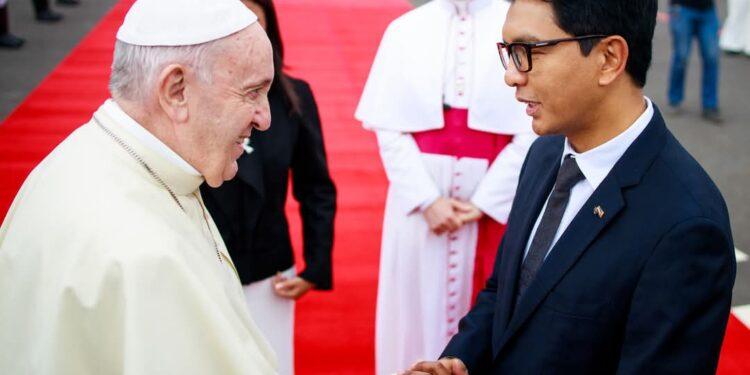HOMMAGE – Andry Rajoelina salue la mémoire du Pape qui a “su unir les Malgaches dans un esprit de fraternité et de solidarité”