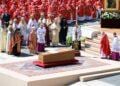 EGLISE CATHOLIQUE – Des obsèques grandioses pour le Pape François