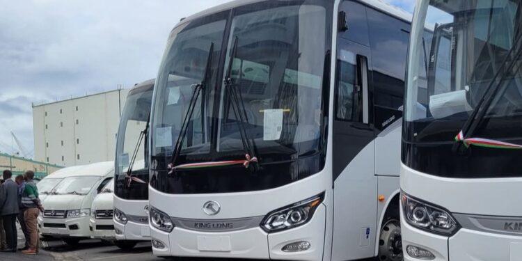VOYAGE – Accueil en fanfare de six bus touristiques de Soatrans Plus à Toamasina