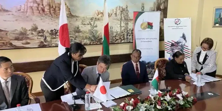 EDUCATION – Un don japonais de 531 millions de yens pour équiper trois lycées techniques de Madagascar