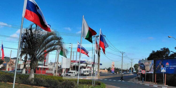 DIPLOMATIE – Une visite chez le Père Pedro à Akamasoa au cœur de l’agenda de la présidente slovène à Madagascar