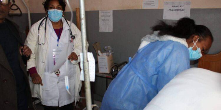 SANTÉ PUBLIQUE – Un mort parmi vingt personnes hospitalisées après une toxi-infection alimentaire collective à Ambositra