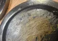 TRAFIC – Les douaniers d’Ivato saisis des poudres d’or dissimulés dans des assiettes en plastique à Ivato