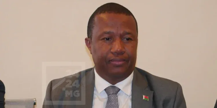 GOUVERNEMENT – Valéry Ramonjavelo démis de ses fonctions de ministre des Transports et de la météorologie