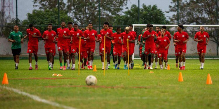 FOOTBALL – Victoire impérative de Madagascar contre la Tanzanie pour espérer un deuxième tour, selon Romuald “Rôrô” Rakotondrabe