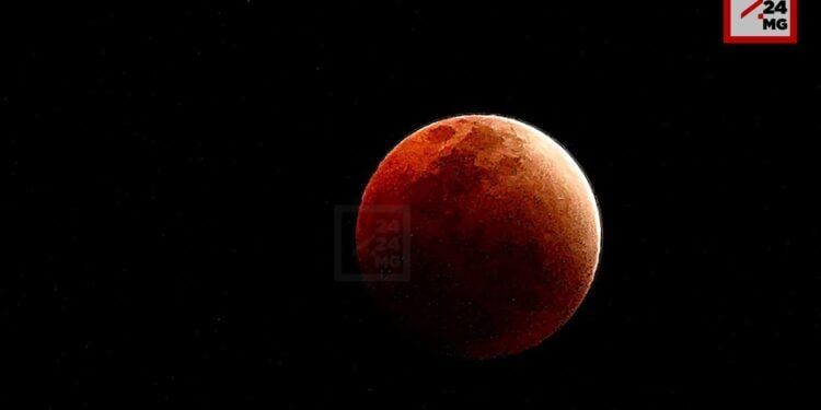 ASTRONOMIE – Quand la terre cache la lune du soleil