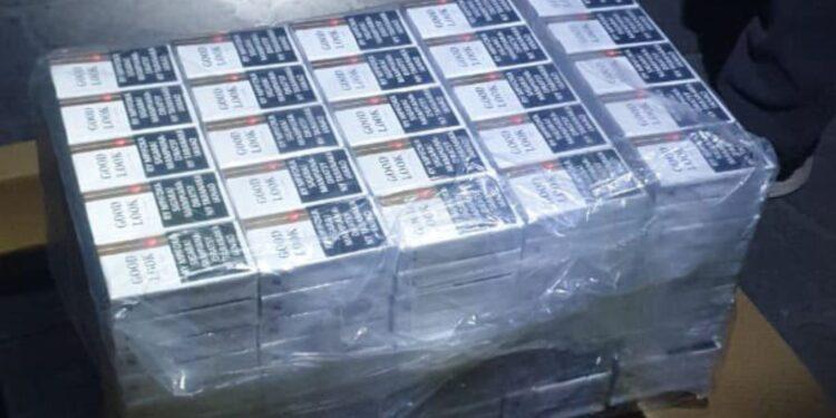 FALSIFICATION – 57 000 paquets de cigarettes contrefaits déclarés comme du papier hygiénique saisis à Mahajanga
